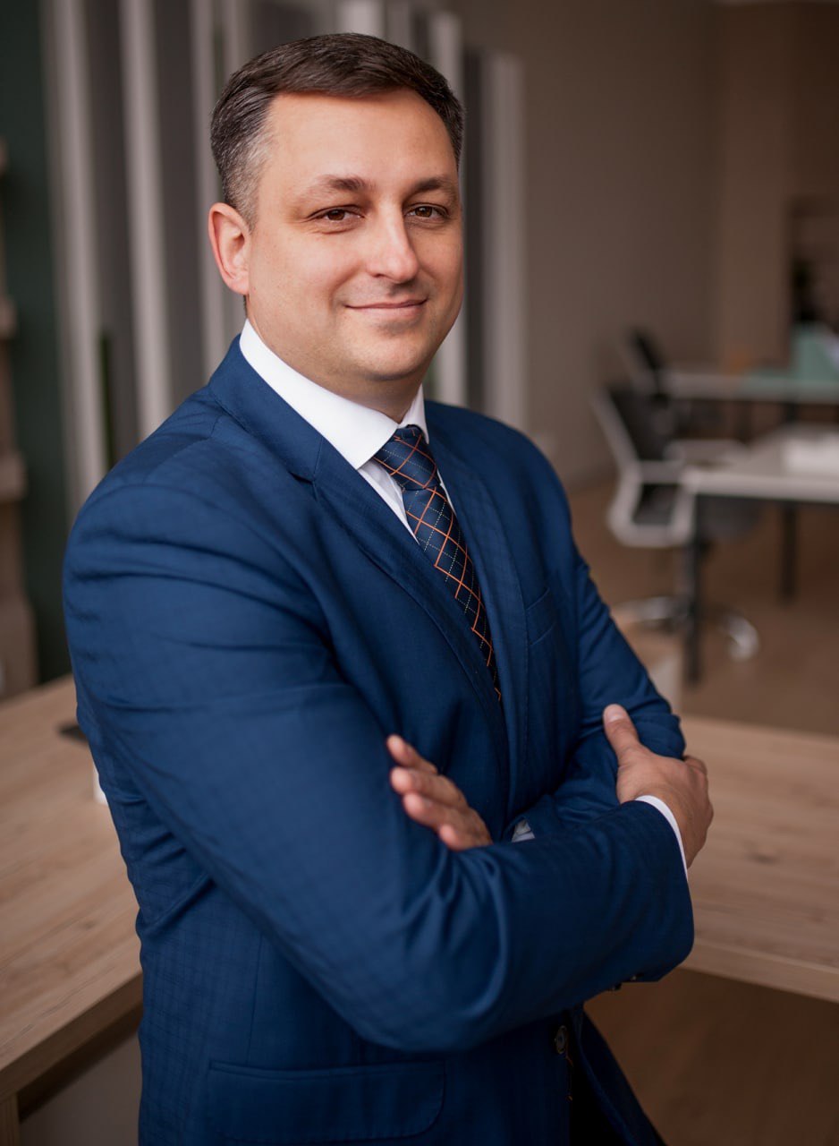 Олексій Комадиров1